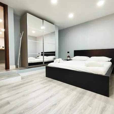 Joivy Sofia Wonderful 2-bed Flat With Views Lägenhet *