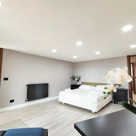 Joivy Sofia Wonderful 2-bed Flat With Views *
