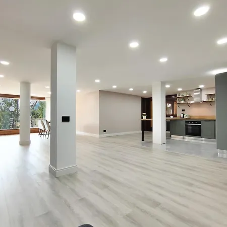 Joivy Sofia Wonderful 2-bed Flat With Views *