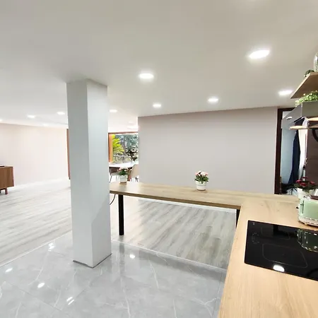 Joivy Sofia Wonderful 2-bed Flat With Views Apartamento Como