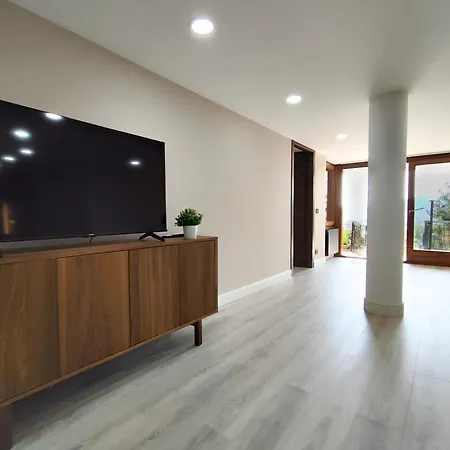 Апартаменты Joivy Sofia Wonderful 2-bed Flat With Views