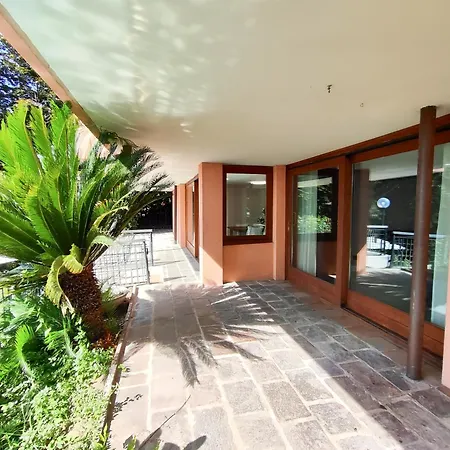 Joivy Sofia Wonderful 2-bed Flat With Views Апартаменты Комо