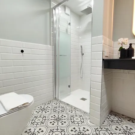 Joivy Sofia Wonderful 2-bed Flat With Views Апартаменты